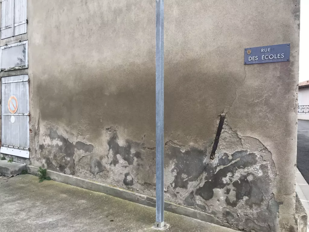 Reconnaître les symptômes de la remontée capillaire.